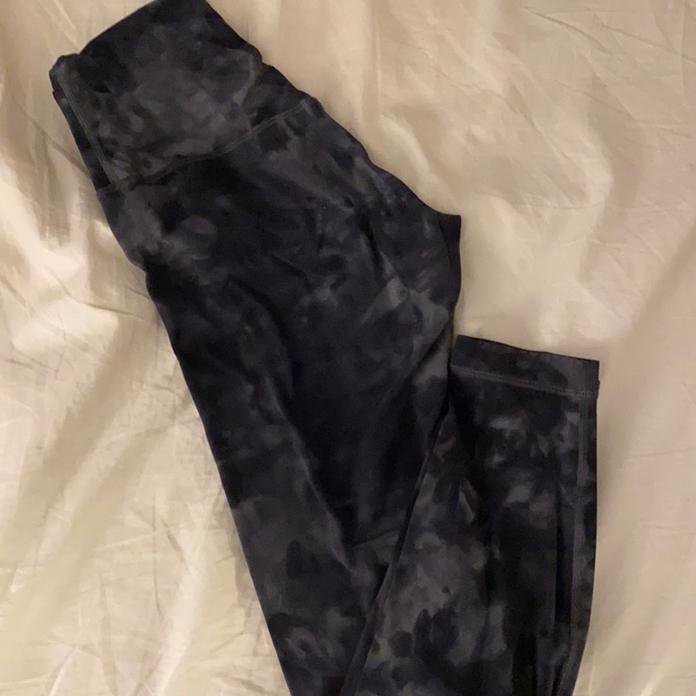 COPY - Lululemon diamond dye align leggings size 4